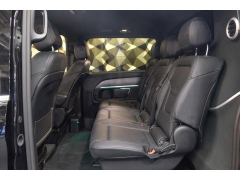 Mercedes-Benz V-Klasse V300d 240pk AMG Extra Lang DC Distronic MBUX Navi Luchtvering Trekhaak Burmester Elektrische schuifdeuren Sfeerverlichting
