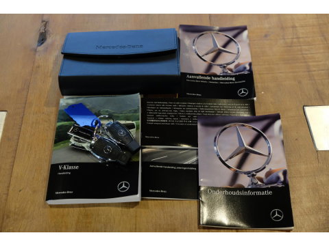 Mercedes-Benz V-Klasse V300d 240pk AMG Extra Lang DC Distronic MBUX Navi Luchtvering Trekhaak Burmester Elektrische schuifdeuren Sfeerverlichting