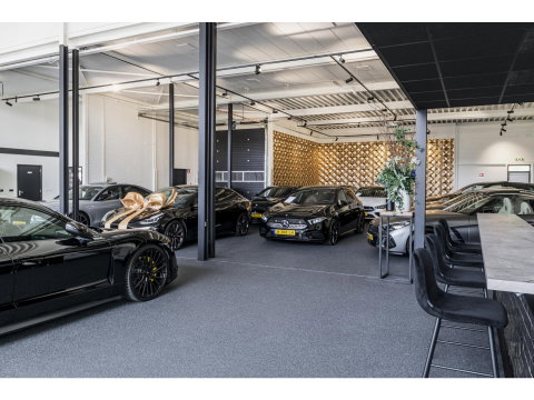 Mercedes-Benz V-Klasse V300d 240pk AMG Extra Lang DC Distronic MBUX Navi Luchtvering Trekhaak Burmester Elektrische schuifdeuren Sfeerverlichting