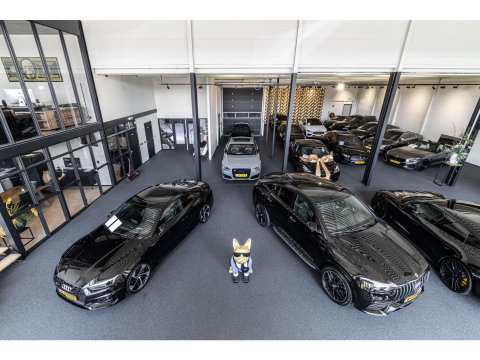 Mercedes-Benz V-Klasse V300d 240pk AMG Extra Lang DC Distronic MBUX Navi Luchtvering Trekhaak Burmester Elektrische schuifdeuren Sfeerverlichting