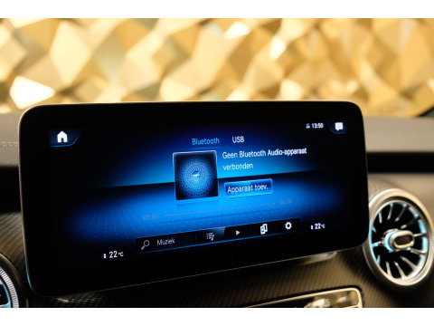 Mercedes-Benz V-Klasse V300d 240pk AMG Extra Lang DC Distronic MBUX Navi Luchtvering Trekhaak Burmester Elektrische schuifdeuren Sfeerverlichting