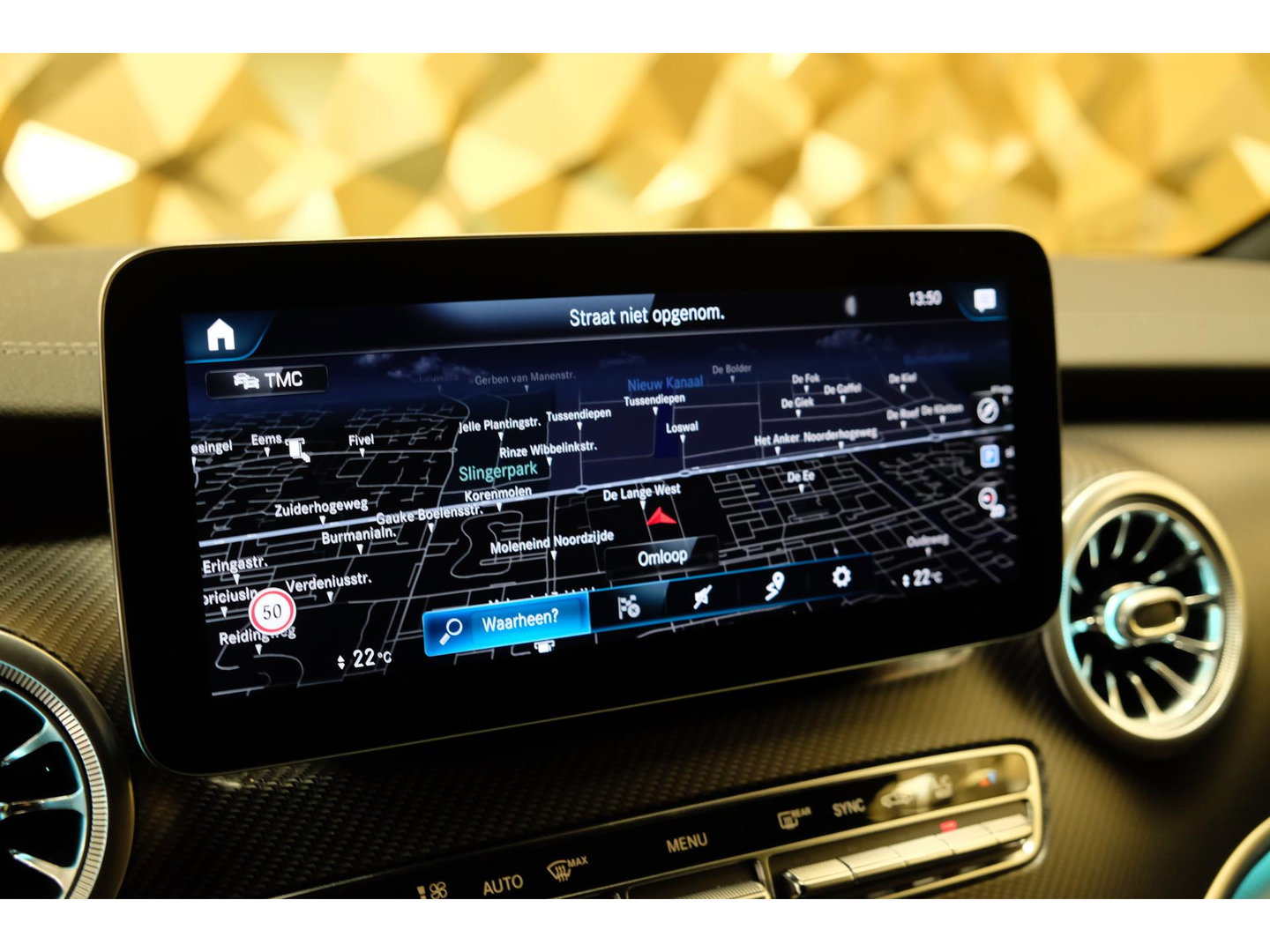 Mercedes-Benz V-Klasse V300d 240pk AMG Extra Lang DC Distronic MBUX Navi Luchtvering Trekhaak Burmester Elektrische schuifdeuren Sfeerverlichting