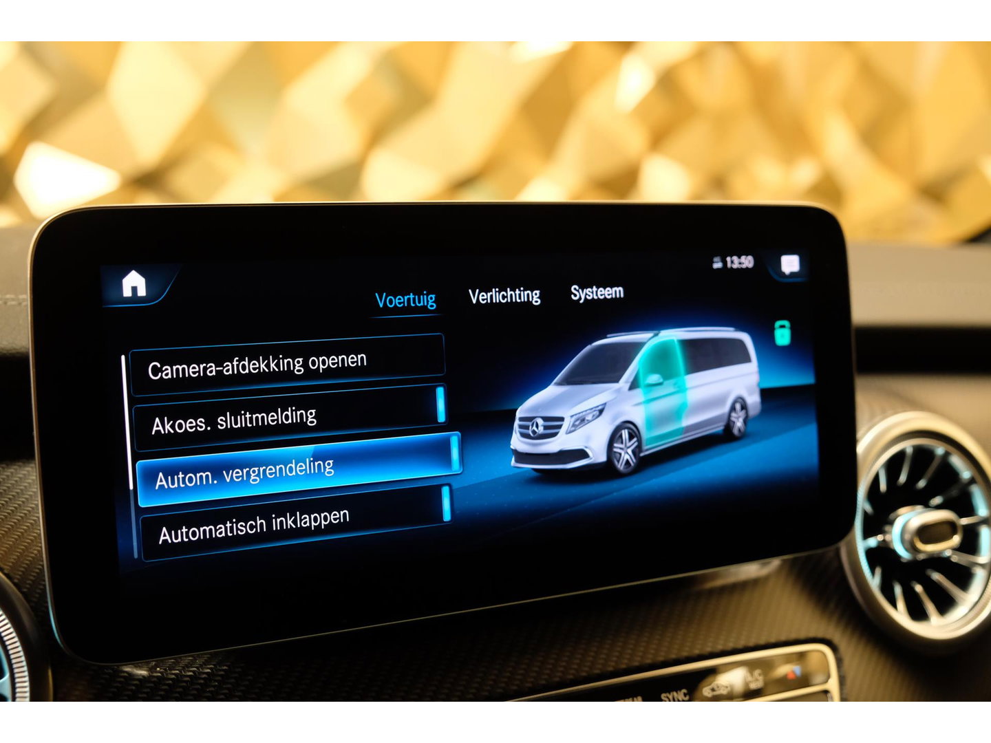 Mercedes-Benz V-Klasse V300d 240pk AMG Extra Lang DC Distronic MBUX Navi Luchtvering Trekhaak Burmester Elektrische schuifdeuren Sfeerverlichting