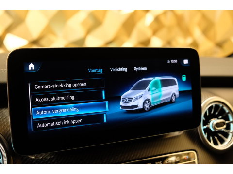 Mercedes-Benz V-Klasse V300d 240pk AMG Extra Lang DC Distronic MBUX Navi Luchtvering Trekhaak Burmester Elektrische schuifdeuren Sfeerverlichting