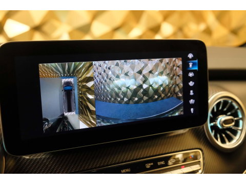 Mercedes-Benz V-Klasse V300d 240pk AMG Extra Lang DC Distronic MBUX Navi Luchtvering Trekhaak Burmester Elektrische schuifdeuren Sfeerverlichting