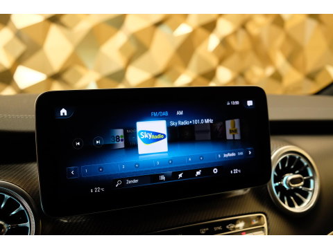 Mercedes-Benz V-Klasse V300d 240pk AMG Extra Lang DC Distronic MBUX Navi Luchtvering Trekhaak Burmester Elektrische schuifdeuren Sfeerverlichting