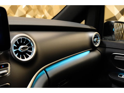Mercedes-Benz V-Klasse V300d 240pk AMG Extra Lang DC Distronic MBUX Navi Luchtvering Trekhaak Burmester Elektrische schuifdeuren Sfeerverlichting