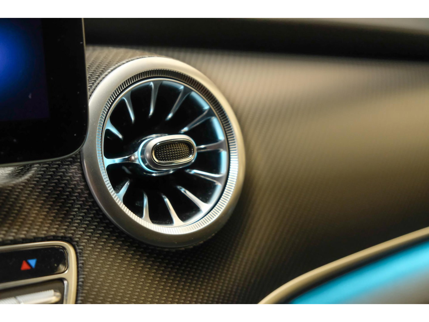 Mercedes-Benz V-Klasse V300d 240pk AMG Extra Lang DC Distronic MBUX Navi Luchtvering Trekhaak Burmester Elektrische schuifdeuren Sfeerverlichting