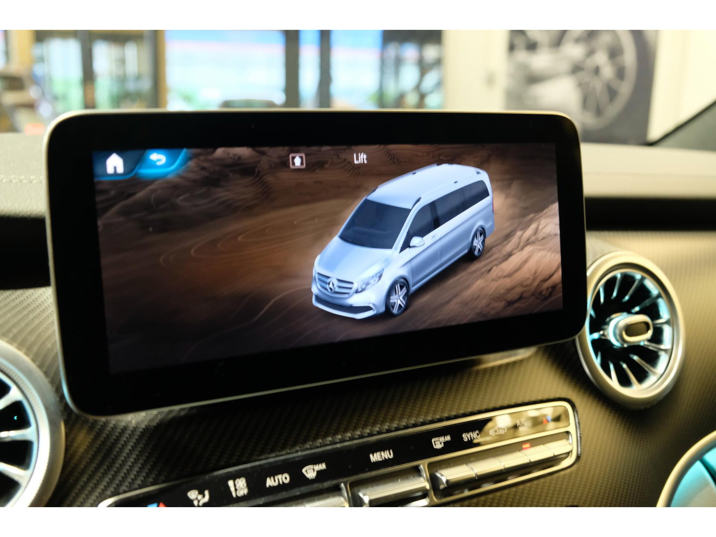 Mercedes-Benz V-Klasse V300d 240pk AMG Extra Lang DC Distronic MBUX Navi Luchtvering Trekhaak Burmester Elektrische schuifdeuren Sfeerverlichting