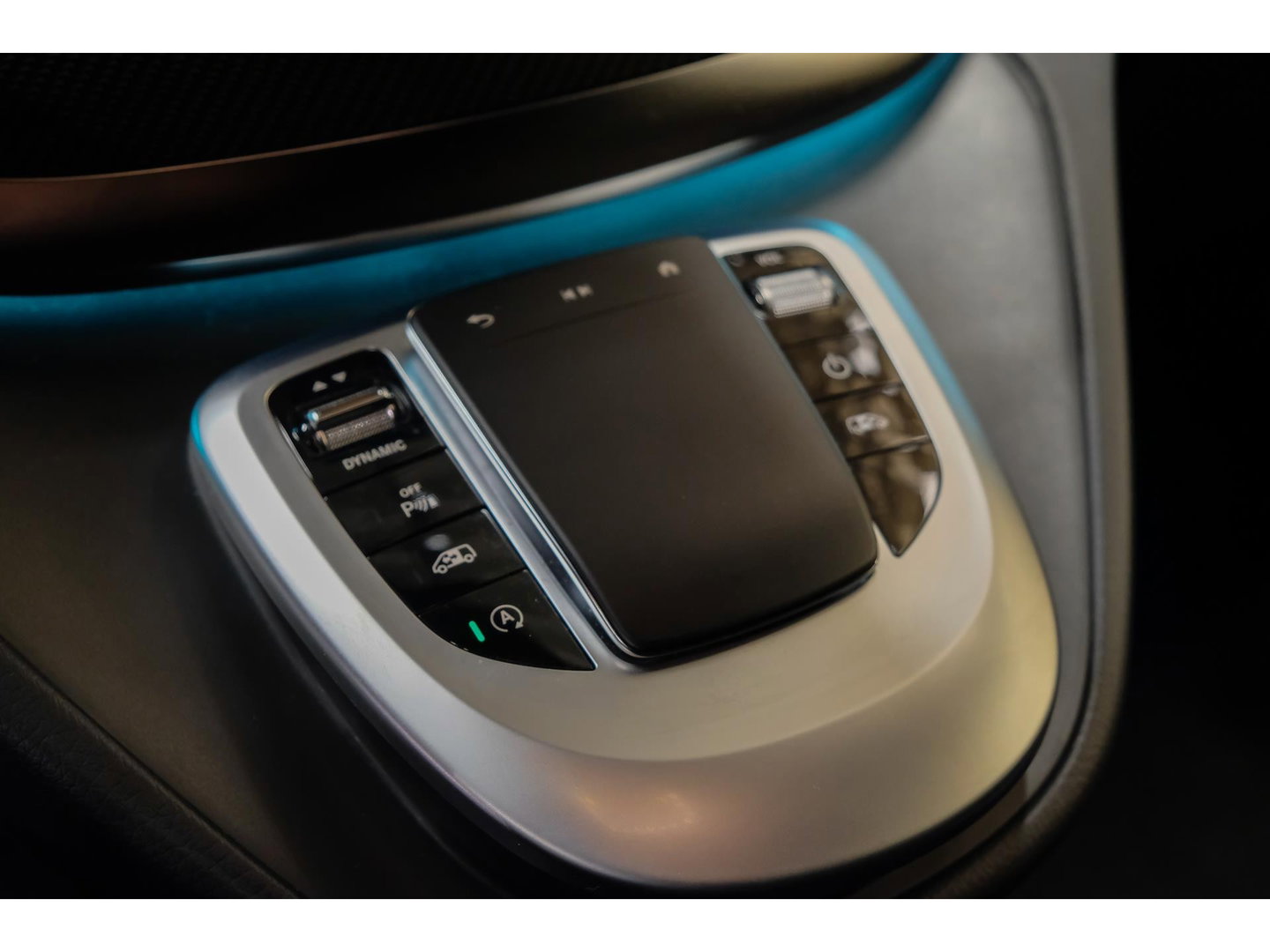 Mercedes-Benz V-Klasse V300d 240pk AMG Extra Lang DC Distronic MBUX Navi Luchtvering Trekhaak Burmester Elektrische schuifdeuren Sfeerverlichting