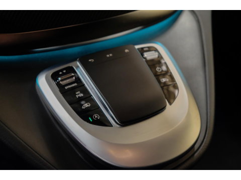 Mercedes-Benz V-Klasse V300d 240pk AMG Extra Lang DC Distronic MBUX Navi Luchtvering Trekhaak Burmester Elektrische schuifdeuren Sfeerverlichting