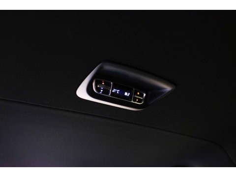 Mercedes-Benz V-Klasse V300d 240pk AMG Extra Lang DC Distronic MBUX Navi Luchtvering Trekhaak Burmester Elektrische schuifdeuren Sfeerverlichting