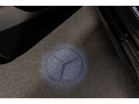 Mercedes-Benz V-Klasse V300d 240pk AMG Extra Lang DC Distronic MBUX Navi Luchtvering Trekhaak Burmester Elektrische schuifdeuren Sfeerverlichting