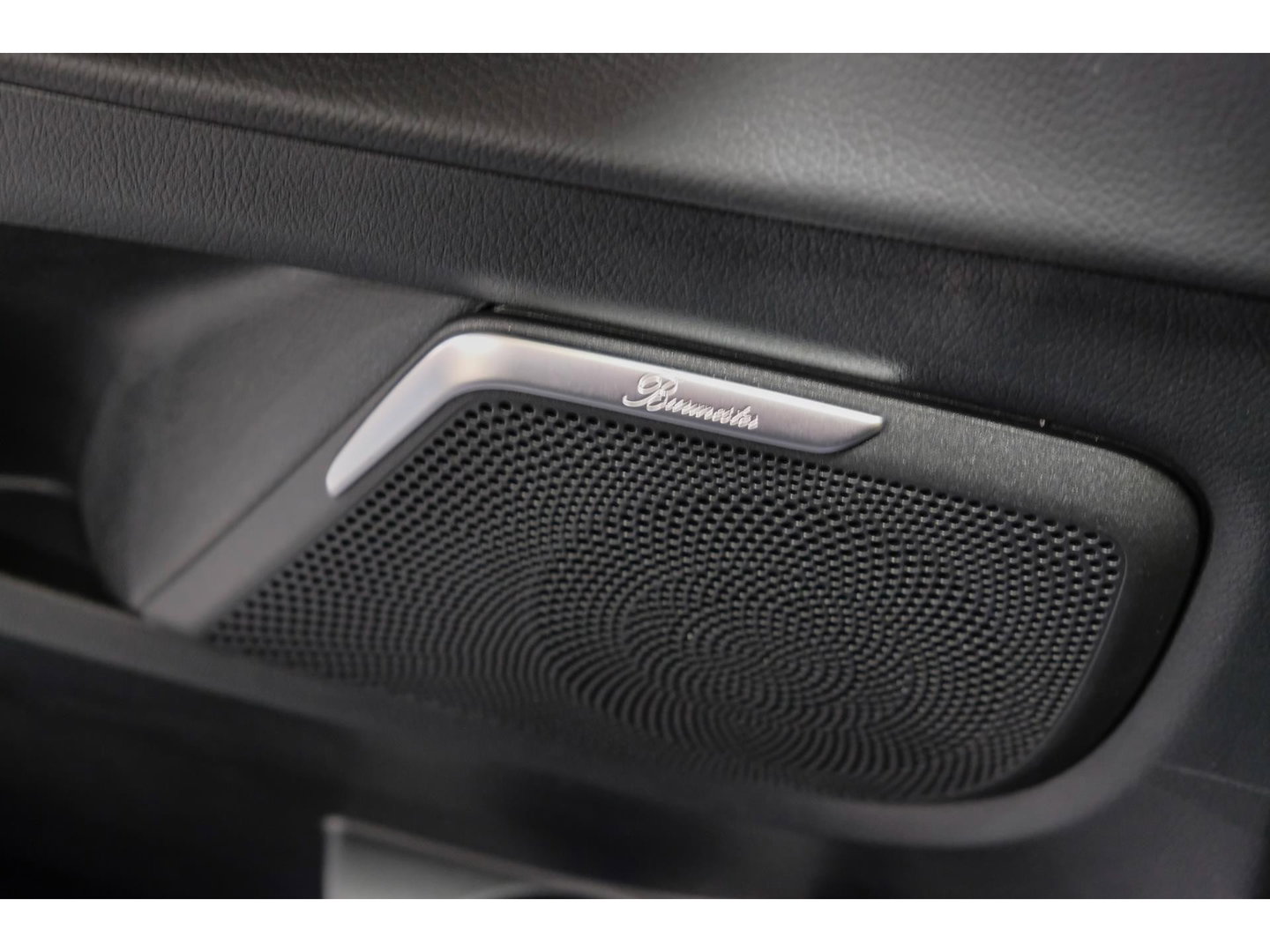 Mercedes-Benz V-Klasse V300d 240pk AMG Extra Lang DC Distronic MBUX Navi Luchtvering Trekhaak Burmester Elektrische schuifdeuren Sfeerverlichting