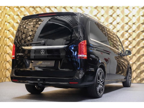 Mercedes-Benz V-Klasse V300d 240pk AMG Extra Lang DC Distronic MBUX Navi Luchtvering Trekhaak Burmester Elektrische schuifdeuren Sfeerverlichting